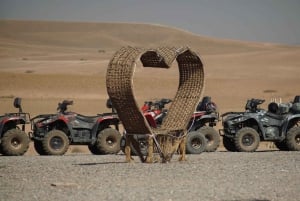 Deserto de Agafay: passeio de quadriciclo, passeio de camelo, almoço e piscina