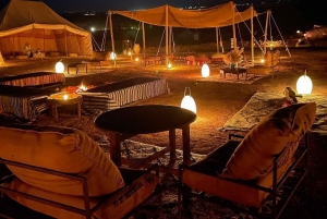 Promenade à dos de chameau dans le désert d'Agafay au coucher du soleil avec dîner au camp