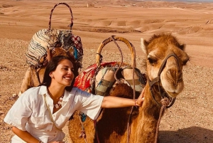 Przejażdżka na wielbłądzie o zachodzie słońca na pustyni Agafay z kolacją w obozie