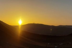 Excursión al desierto de Agafay con paseo en camello, cena y espectáculo.
