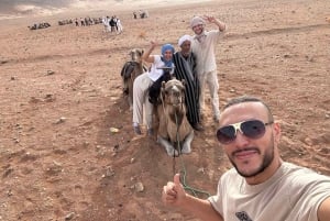Marrakech: quadrijden en kameelrijden, dinershow in de Agafay-woestijn