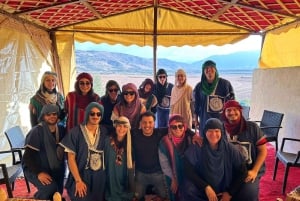 Marrakech: quadrijden en kameelrijden, dinershow in de Agafay-woestijn