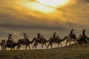 Marrakech: quadrijden en kameelrijden, dinershow in de Agafay-woestijn
