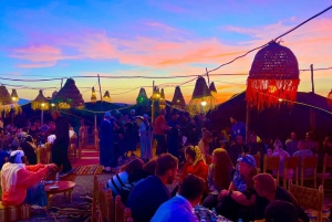 Marrakech: quadrijden en kameelrijden, dinershow in de Agafay-woestijn