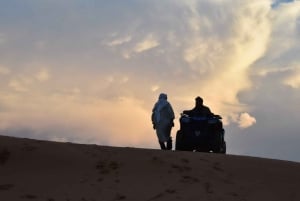 Marrakech: quadrijden en kameelrijden, dinershow in de Agafay-woestijn