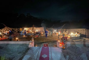 Doświadczenie w Agafay: kolacja z przejażdżką na wielbłądzie lub quadem o zachodzie słońca