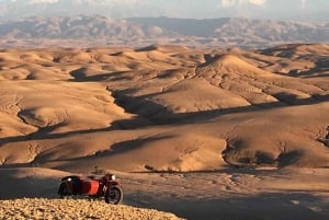 Agafay: Mezza giornata nel deserto roccioso in quad e giro in cammello con pranzo