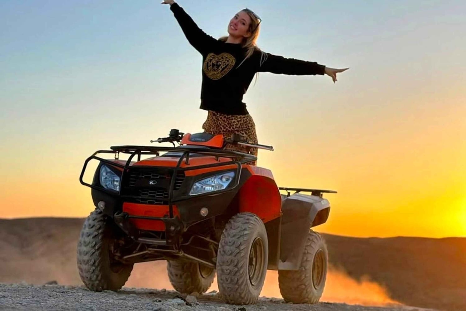 Agafay-tur med fyrhjuling, solnedgång och romantisk middagsshow