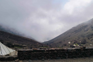 Deserto di Agafay: giro in cammello, cena e spettacolo del fuoco da Marrakech
