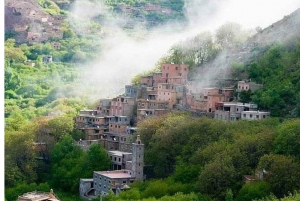 Excursion d'une journée dans les montagnes de l'Atlas, les chutes d'eau des trois vallées et le désert