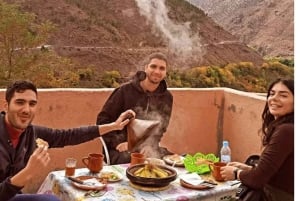 Excursion d'une journée dans les montagnes de l'Atlas, les chutes d'eau des trois vallées et le désert