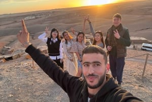tour del deserto di agafay al tramonto in cammello con cena spettacolo