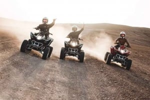 Passeio pelo deserto de Agafay, camelo ao pôr do sol e jantar com show