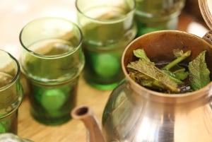 Tilbring en naturlig dag uden for Den Røde By: keramik, gåtur, pool