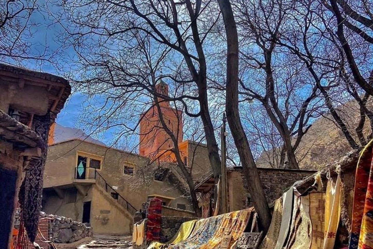 Excursión de un día a los cuatro valles y paseo en camello con senderismo.