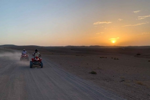 Aventure dans le désert : Quad, balade à dos de chameau et dîner étoilé