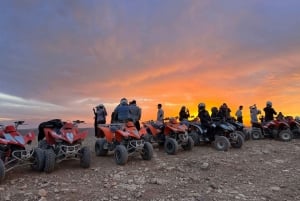 Aventure dans le désert : Quad, balade à dos de chameau et dîner étoilé