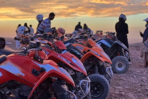 Aventure dans le désert : Quad, balade à dos de chameau et dîner étoilé