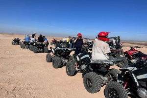 Paseo en camello al atardecer con cena y espectáculo (grupo pequeño)