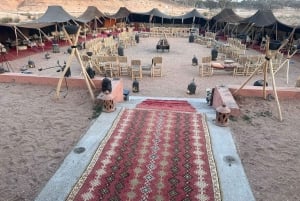 Paseo en camello al atardecer con cena y espectáculo (grupo pequeño)