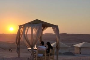 アガファイ砂漠のベルベルキャンプで夕日とショーを眺めながらディナー