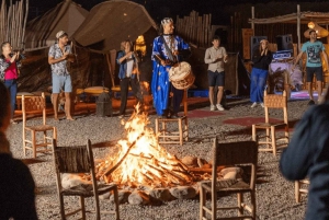 MIDDAG I AGAFAY-ÖKNEN UNDER STJÄRNORNA MED SHOW OCH KAMELER