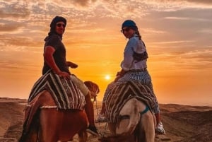 Marrakech: Dinner Show with Camel Ride and Desert Sunset