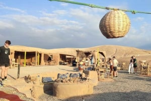 Marrakech : coucher de soleil dans le désert d'Agafay, balade à dos de chameau, dîner et spectacle