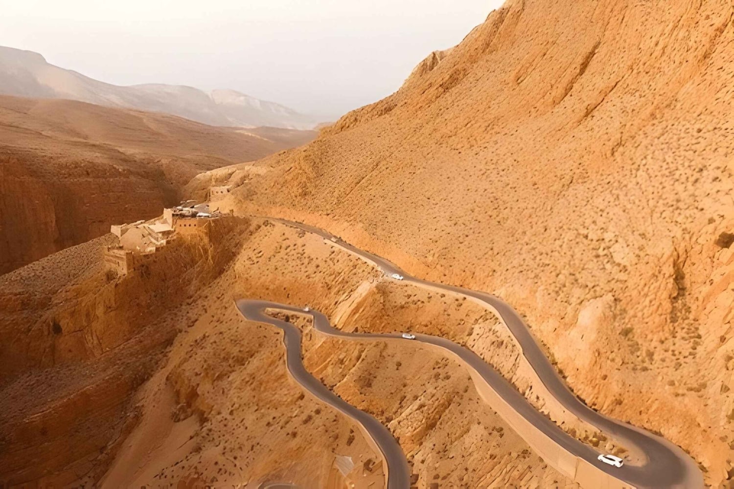 ワルザザートを発見する：マラケシュからの1日ツアーをお楽しみください