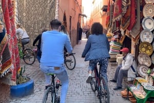 Ruta ciclista en neerlandés por Marrakech.