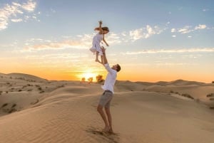 Marrakech : Voyage de 3 jours à Fès avec surf des sables et promenade à dos de chameau
