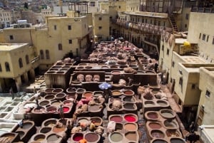 Marrakech : Voyage de 3 jours à Fès avec surf des sables et promenade à dos de chameau