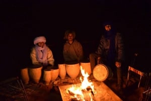 Desde Fez: Excursión de 2 días por el Sáhara con paseo en camello y Sandboarding