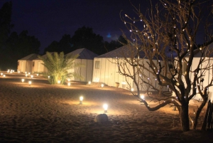 Desde Fez: Excursión de 2 días por el Sáhara con paseo en camello y Sandboarding