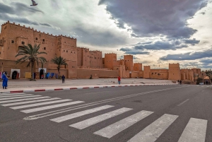 Desde Marrakech: Excursión de 2 días a Ouarzazate y Merzouga con comidas