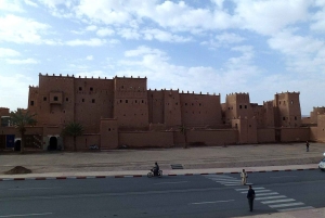 Marrakechista 4 päivän aavikkokierros Merzougan hiekkadyyneille