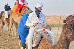 De:Marrakech Agafay Deserto passeio de camelo jantar com pôr do sol