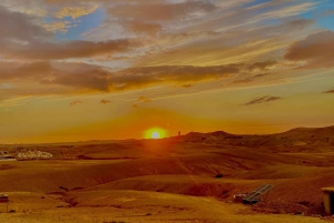 Alkaen:Marrakech Agafay Desert kameliratsastus illallinen auringonlaskun kanssa