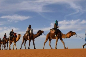 Au départ de Marrakech : Promenade à cheval dans le désert d'Agafay avec coucher de soleil