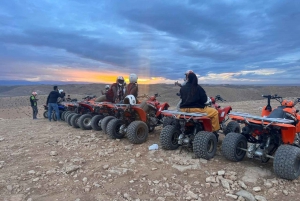 Scopri il deserto di Agafay in quad: trasferimento da Marrakech incluso