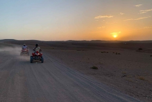 Scopri il deserto di Agafay in quad: trasferimento da Marrakech incluso