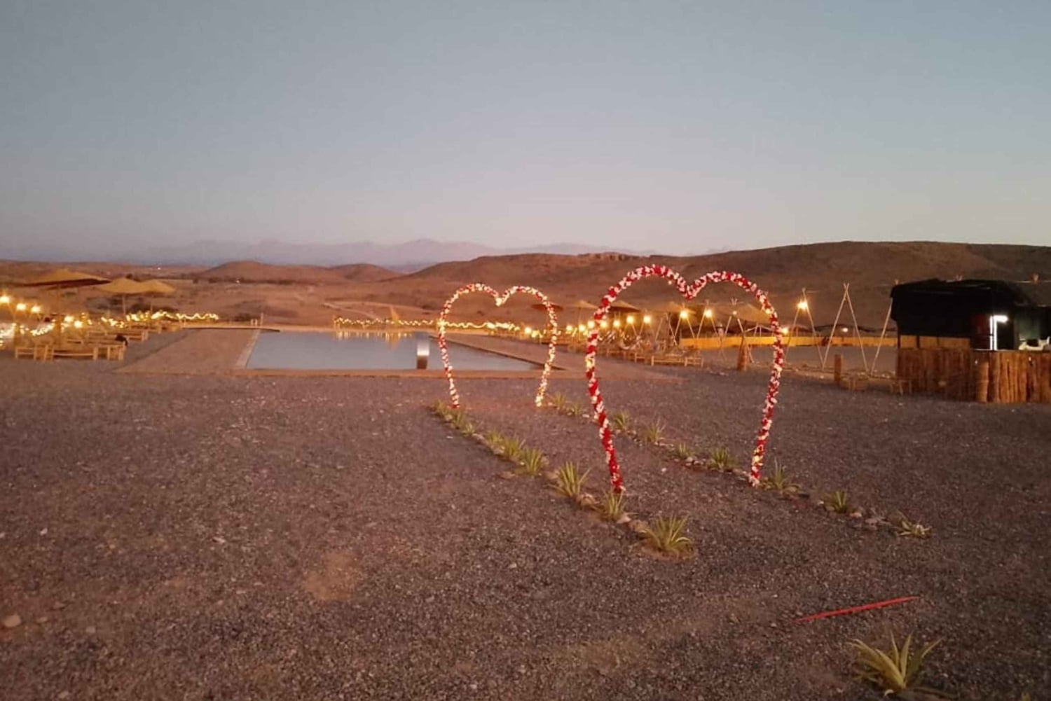 マラケシュ発：アガファイ砂漠で四輪バギー＆ラクダ乗り＆ディナーショーをお楽しみください