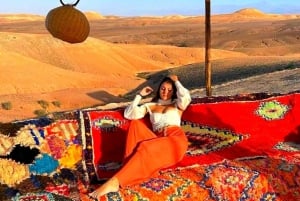 Fra Marrakech : Middag ved solnedgang i Agafay-ørkenen med kamelritt