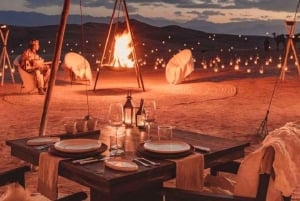 Von Marrakech aus: Abendessen in der Wüste von Agafay bei Sonnenuntergang mit Kamelritt