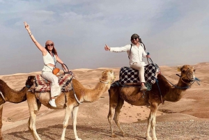 Från Marrakech: Agafay Sunset Camel Tour med middag och show