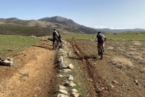 Vanuit Marrakech: Fietstocht in het Atlasgebergte en Berberdorpen