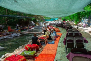 マラケシュ発：美しいウリカ渓谷とアトラス山脈ツアー + ランチ