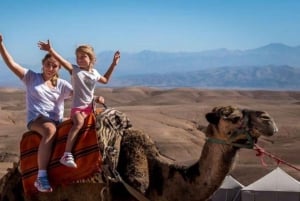 Marrakech: Jantar no deserto de Agafay com passeio de camelo e show