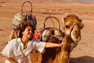 Marrakech: Cena nel deserto di Agafay con giro in cammello e spettacolo