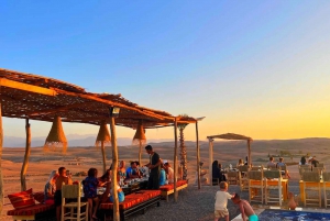 Desde Marrakech: Cena en el desierto de Agafay con puesta de sol y estrellas